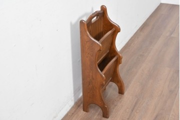 中古　カリモク家具　オールドカリモク　ラタン張り装飾が目を惹くマガジンラック　(R-087238)