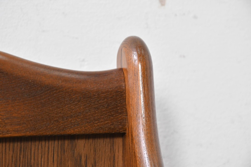 中古　カリモク家具　オールドカリモク　ラタン張り装飾が目を惹くマガジンラック　(R-087238)