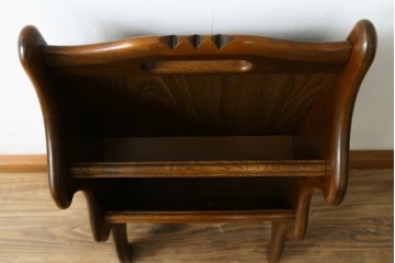 中古　カリモク家具　オールドカリモク　ラタン張り装飾が目を惹くマガジンラック　(R-087238)