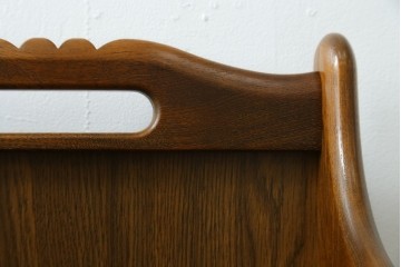 中古　カリモク家具　オールドカリモク　ラタン張り装飾が目を惹くマガジンラック　(R-087238)