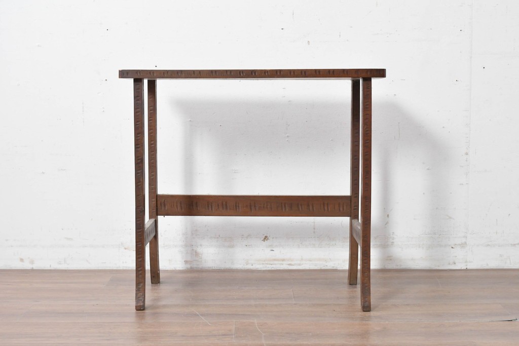 和製ヴィンテージ　軽井沢彫り　桜の彫刻が施された木製テーブル　(R-087239)