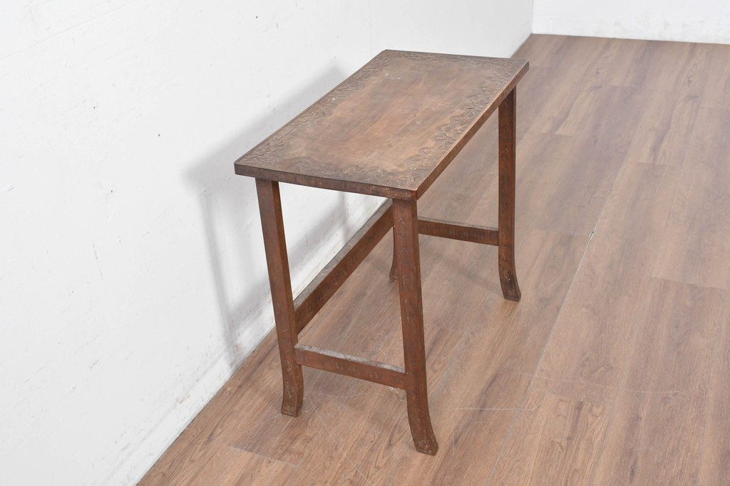 和製ヴィンテージ　軽井沢彫り　桜の彫刻が施された木製テーブル　(R-087239)