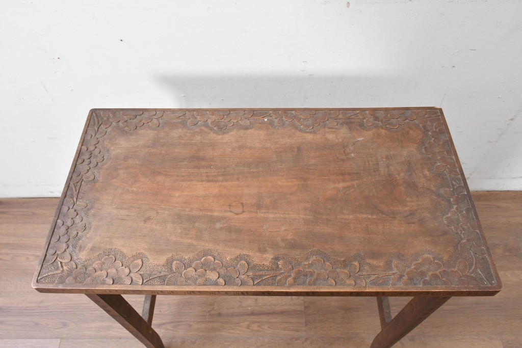 和製ヴィンテージ　軽井沢彫り　桜の彫刻が施された木製テーブル　(R-087239)