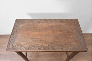 和製ヴィンテージ　軽井沢彫り　桜の彫刻が施された木製テーブル　(R-087239)