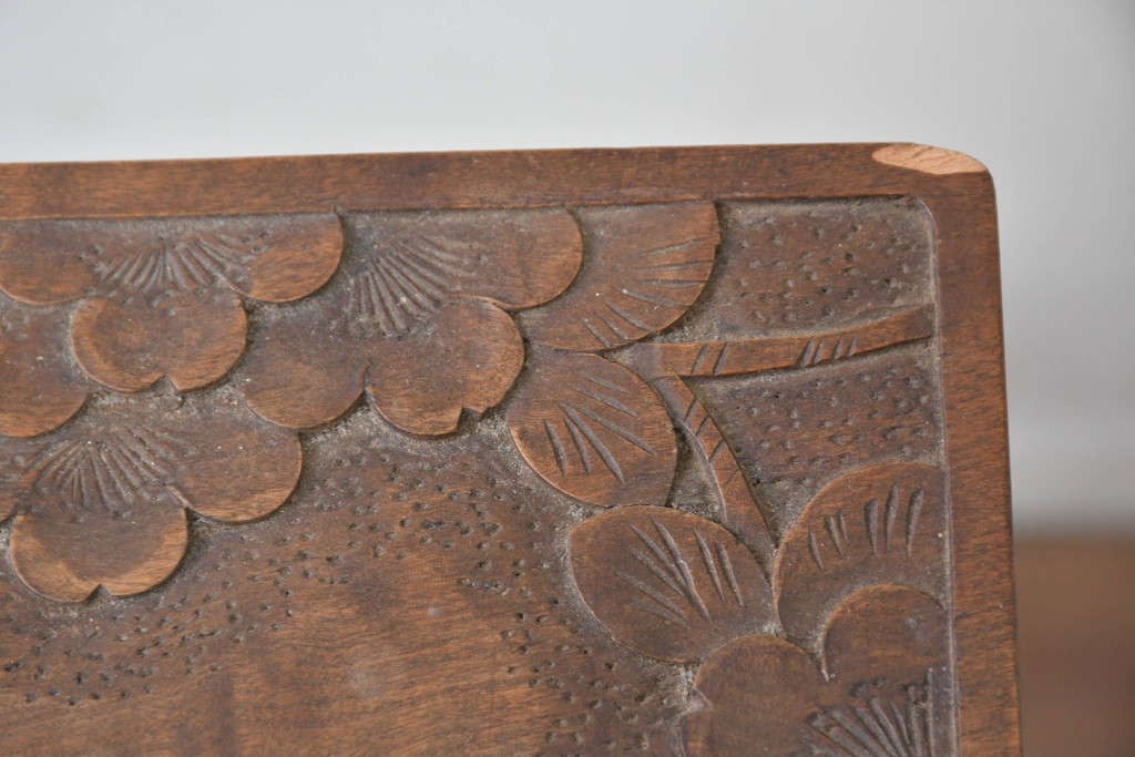 和製ヴィンテージ　軽井沢彫り　桜の彫刻が施された木製テーブル　(R-087239)