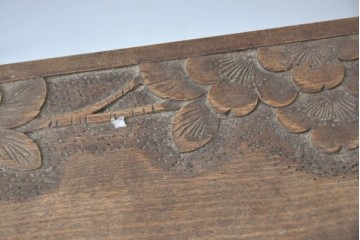 和製ヴィンテージ　軽井沢彫り　桜の彫刻が施された木製テーブル　(R-087239)