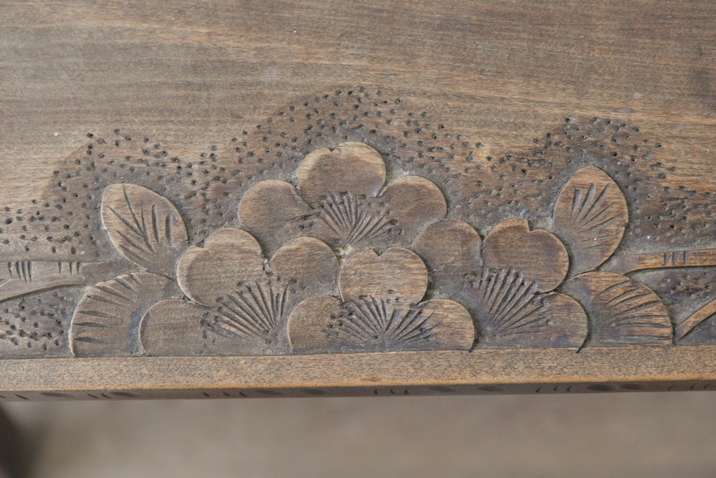 和製ヴィンテージ　軽井沢彫り　桜の彫刻が施された木製テーブル　(R-087239)