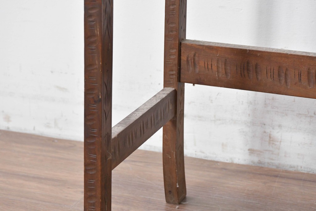 和製ヴィンテージ　軽井沢彫り　桜の彫刻が施された木製テーブル　(R-087239)