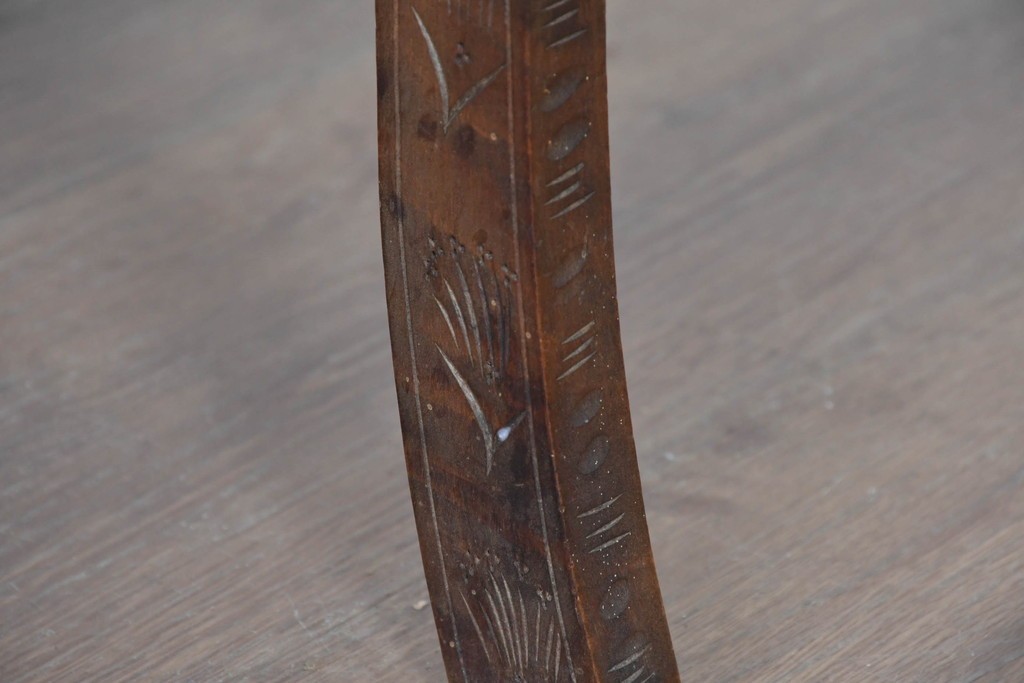 和製ヴィンテージ　軽井沢彫り　桜の彫刻が施された木製テーブル　(R-087239)