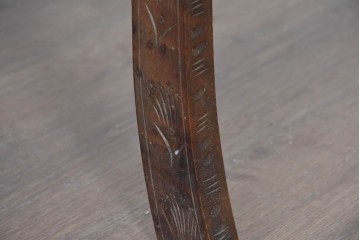 和製ヴィンテージ　軽井沢彫り　桜の彫刻が施された木製テーブル　(R-087239)