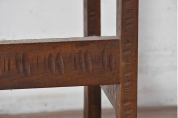 和製ヴィンテージ　軽井沢彫り　桜の彫刻が施された木製テーブル　(R-087239)