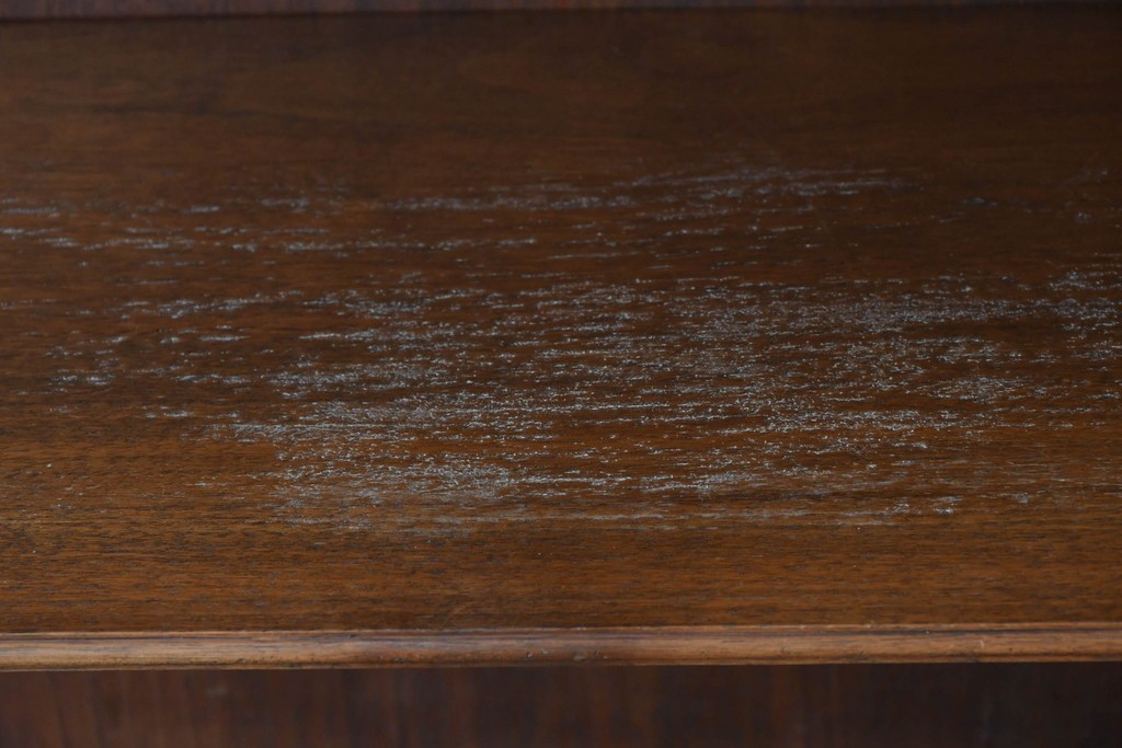 イギリスアンティーク　ソリッドウォールナット　優雅な曲線を描く猫脚のキャビネット　(R-087240)