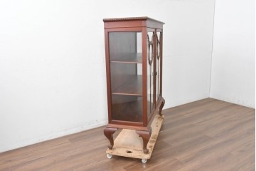 イギリスアンティーク　ソリッドウォールナット　優雅な曲線を描く猫脚のキャビネット　(R-087240)