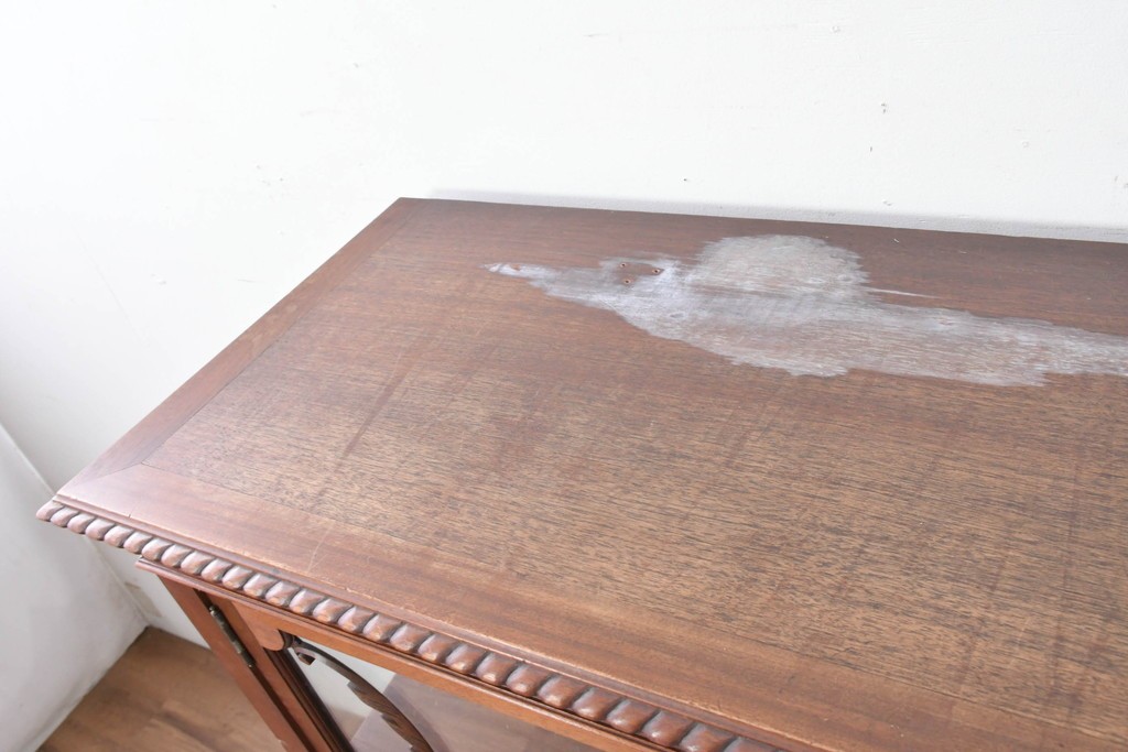 イギリスアンティーク　ソリッドウォールナット　優雅な曲線を描く猫脚のキャビネット　(R-087240)