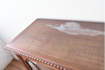 イギリスアンティーク　ソリッドウォールナット　優雅な曲線を描く猫脚のキャビネット　(R-087240)