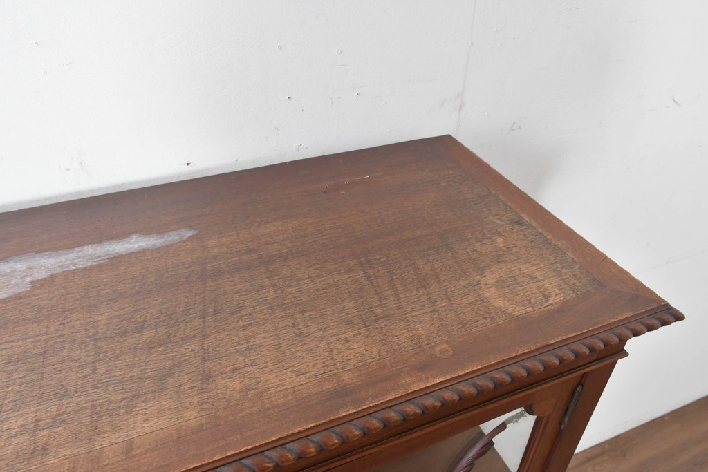 イギリスアンティーク　ソリッドウォールナット　優雅な曲線を描く猫脚のキャビネット　(R-087240)