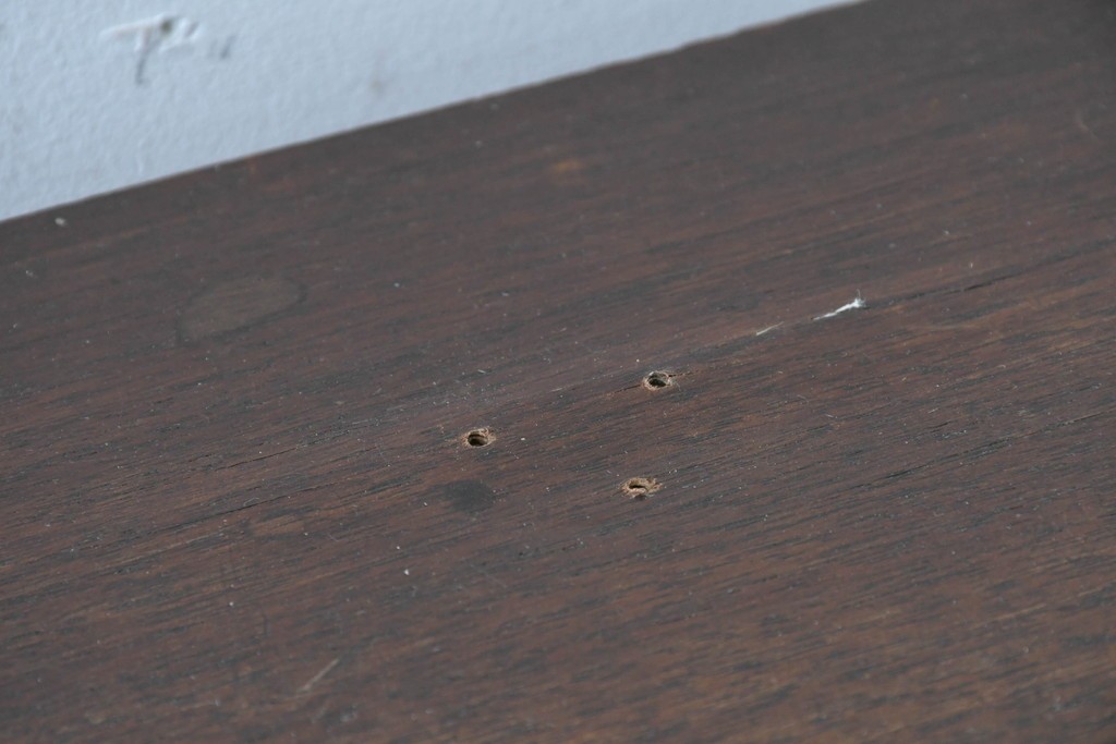 イギリスアンティーク　ソリッドウォールナット　優雅な曲線を描く猫脚のキャビネット　(R-087240)