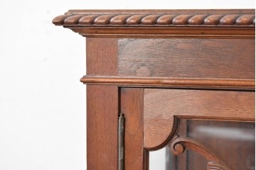 イギリスアンティーク　ソリッドウォールナット　優雅な曲線を描く猫脚のキャビネット　(R-087240)