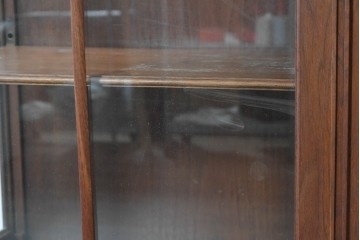 イギリスアンティーク　ソリッドウォールナット　優雅な曲線を描く猫脚のキャビネット　(R-087240)