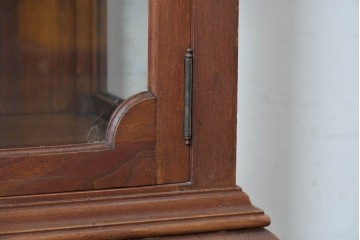 イギリスアンティーク　ソリッドウォールナット　優雅な曲線を描く猫脚のキャビネット　(R-087240)