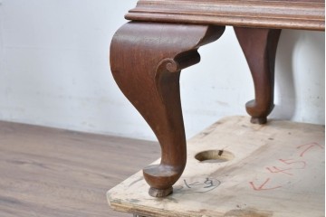 イギリスアンティーク　ソリッドウォールナット　優雅な曲線を描く猫脚のキャビネット　(R-087240)