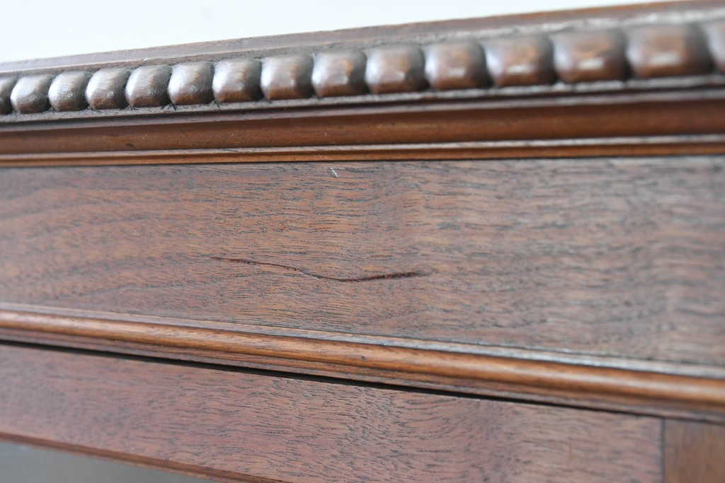 イギリスアンティーク　ソリッドウォールナット　優雅な曲線を描く猫脚のキャビネット　(R-087240)