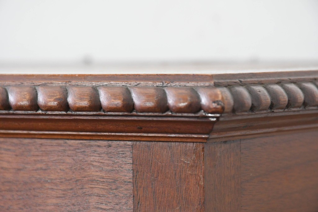 イギリスアンティーク　ソリッドウォールナット　優雅な曲線を描く猫脚のキャビネット　(R-087240)