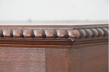 イギリスアンティーク　ソリッドウォールナット　優雅な曲線を描く猫脚のキャビネット　(R-087240)