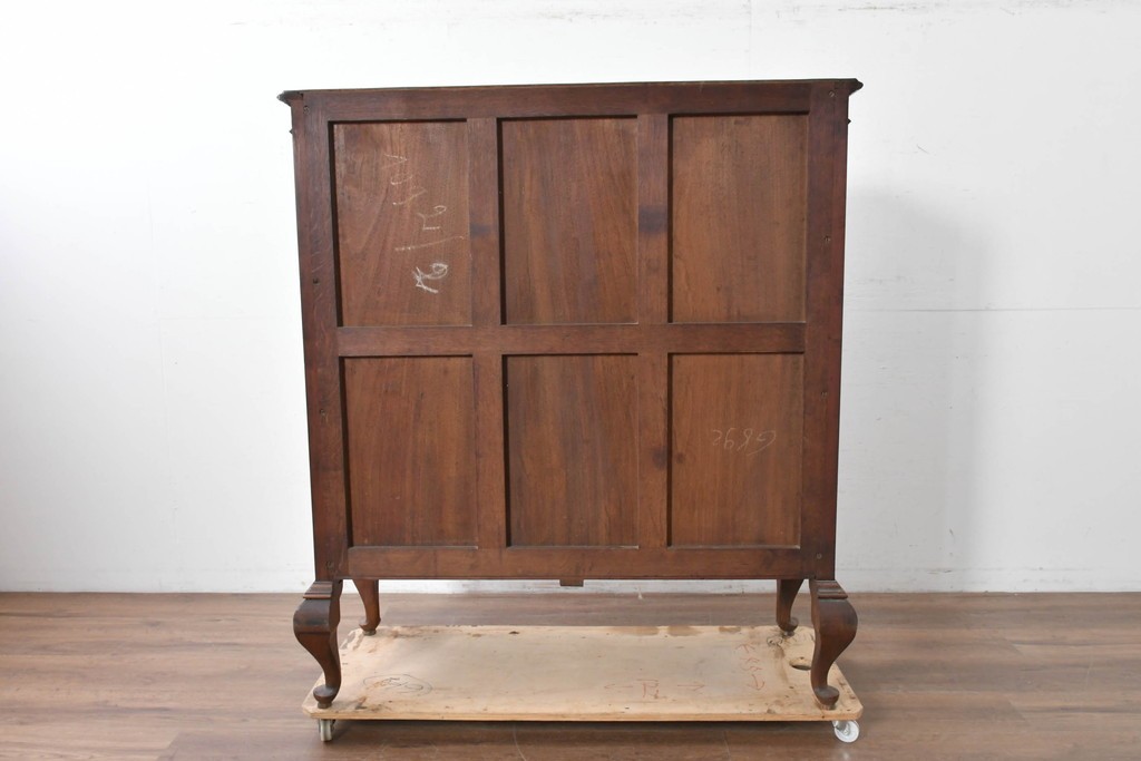 イギリスアンティーク　ソリッドウォールナット　優雅な曲線を描く猫脚のキャビネット　(R-087240)