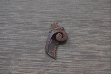 イギリスアンティーク　ソリッドウォールナット　優雅な曲線を描く猫脚のキャビネット　(R-087240)