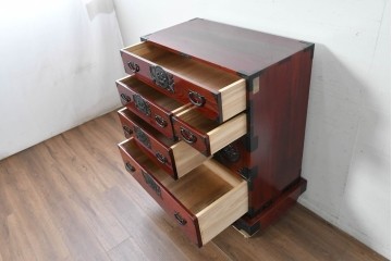 中古　美品　岩谷堂箪笥　特注!　無垢材仕様　欅(ケヤキ)材　重厚な金具の存在感が際立つ木地呂塗りの車箪笥　定価推定約150万円以上　(R-087241)