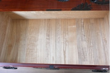 中古　美品　岩谷堂箪笥　特注!　無垢材仕様　欅(ケヤキ)材　重厚な金具の存在感が際立つ木地呂塗りの車箪笥　定価推定約150万円以上　(R-087241)