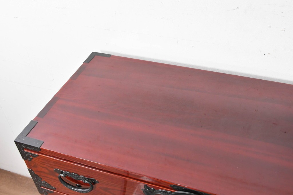 中古　美品　岩谷堂箪笥　特注!　無垢材仕様　欅(ケヤキ)材　重厚な金具の存在感が際立つ木地呂塗りの車箪笥　定価推定約150万円以上　(R-087241)