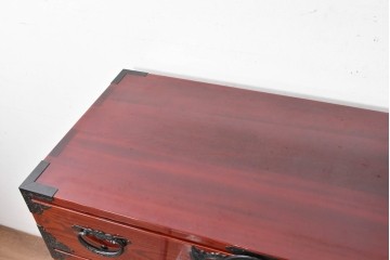 中古　美品　岩谷堂箪笥　特注!　無垢材仕様　欅(ケヤキ)材　重厚な金具の存在感が際立つ木地呂塗りの車箪笥　定価推定約150万円以上　(R-087241)