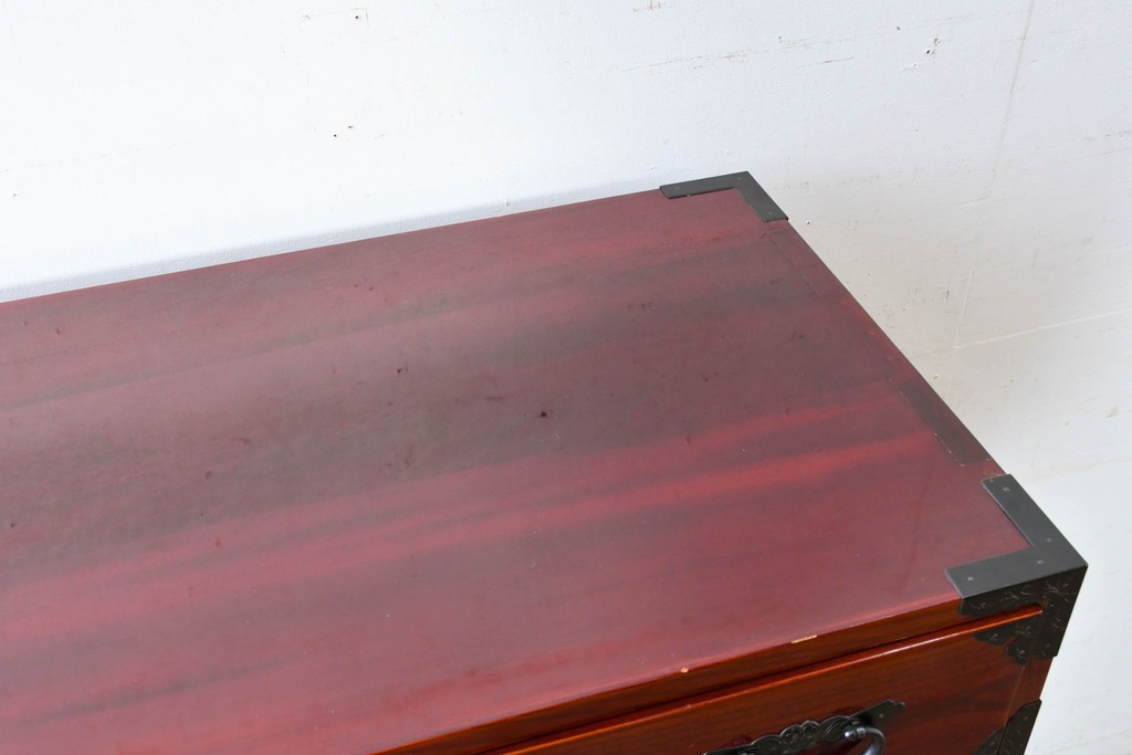 中古　美品　岩谷堂箪笥　特注!　無垢材仕様　欅(ケヤキ)材　重厚な金具の存在感が際立つ木地呂塗りの車箪笥　定価推定約150万円以上　(R-087241)