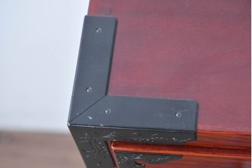 中古　美品　岩谷堂箪笥　特注!　無垢材仕様　欅(ケヤキ)材　重厚な金具の存在感が際立つ木地呂塗りの車箪笥　定価推定約150万円以上　(R-087241)