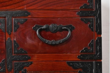 中古　美品　岩谷堂箪笥　特注!　無垢材仕様　欅(ケヤキ)材　重厚な金具の存在感が際立つ木地呂塗りの車箪笥　定価推定約150万円以上　(R-087241)