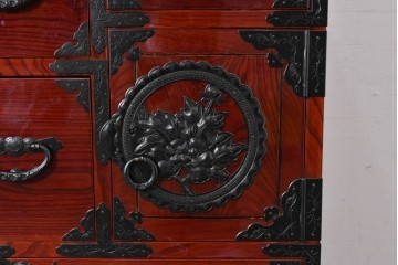 中古　美品　岩谷堂箪笥　特注!　無垢材仕様　欅(ケヤキ)材　重厚な金具の存在感が際立つ木地呂塗りの車箪笥　定価推定約150万円以上　(R-087241)