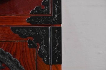 中古　美品　岩谷堂箪笥　特注!　無垢材仕様　欅(ケヤキ)材　重厚な金具の存在感が際立つ木地呂塗りの車箪笥　定価推定約150万円以上　(R-087241)