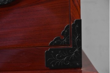 中古　美品　岩谷堂箪笥　特注!　無垢材仕様　欅(ケヤキ)材　重厚な金具の存在感が際立つ木地呂塗りの車箪笥　定価推定約150万円以上　(R-087241)