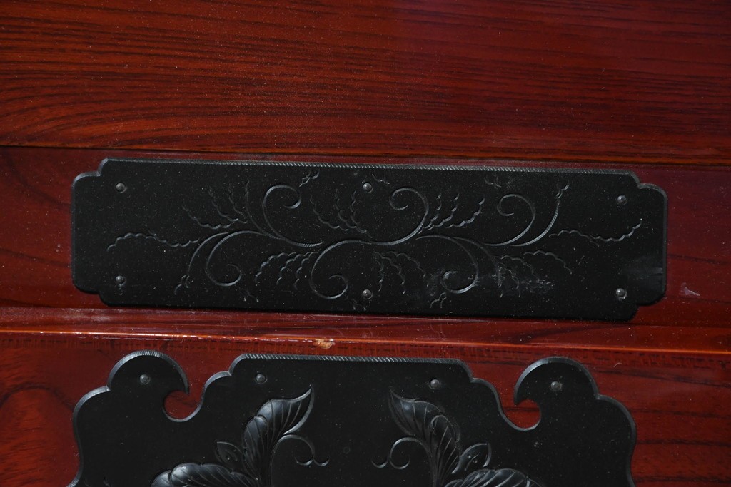 中古　美品　岩谷堂箪笥　特注!　無垢材仕様　欅(ケヤキ)材　重厚な金具の存在感が際立つ木地呂塗りの車箪笥　定価推定約150万円以上　(R-087241)