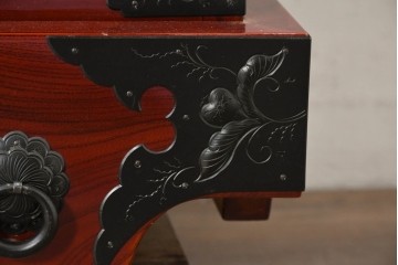 中古　美品　岩谷堂箪笥　特注!　無垢材仕様　欅(ケヤキ)材　重厚な金具の存在感が際立つ木地呂塗りの車箪笥　定価推定約150万円以上　(R-087241)