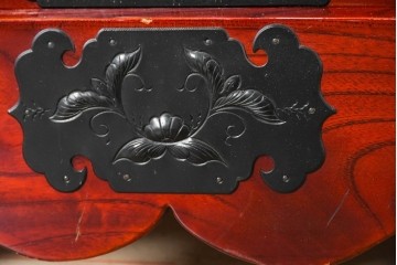 中古　美品　岩谷堂箪笥　特注!　無垢材仕様　欅(ケヤキ)材　重厚な金具の存在感が際立つ木地呂塗りの車箪笥　定価推定約150万円以上　(R-087241)