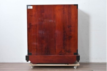 中古　美品　岩谷堂箪笥　特注!　無垢材仕様　欅(ケヤキ)材　重厚な金具の存在感が際立つ木地呂塗りの車箪笥　定価推定約150万円以上　(R-087241)