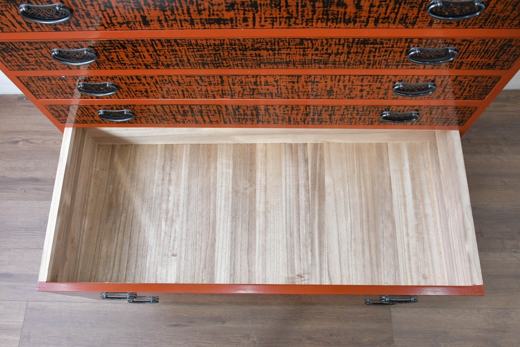 中古　美品　加茂桐箪笥　総漆塗り(朱塗り・根来風漆塗り)の雅な衣装箪笥　定価約150万円　(R-087242)