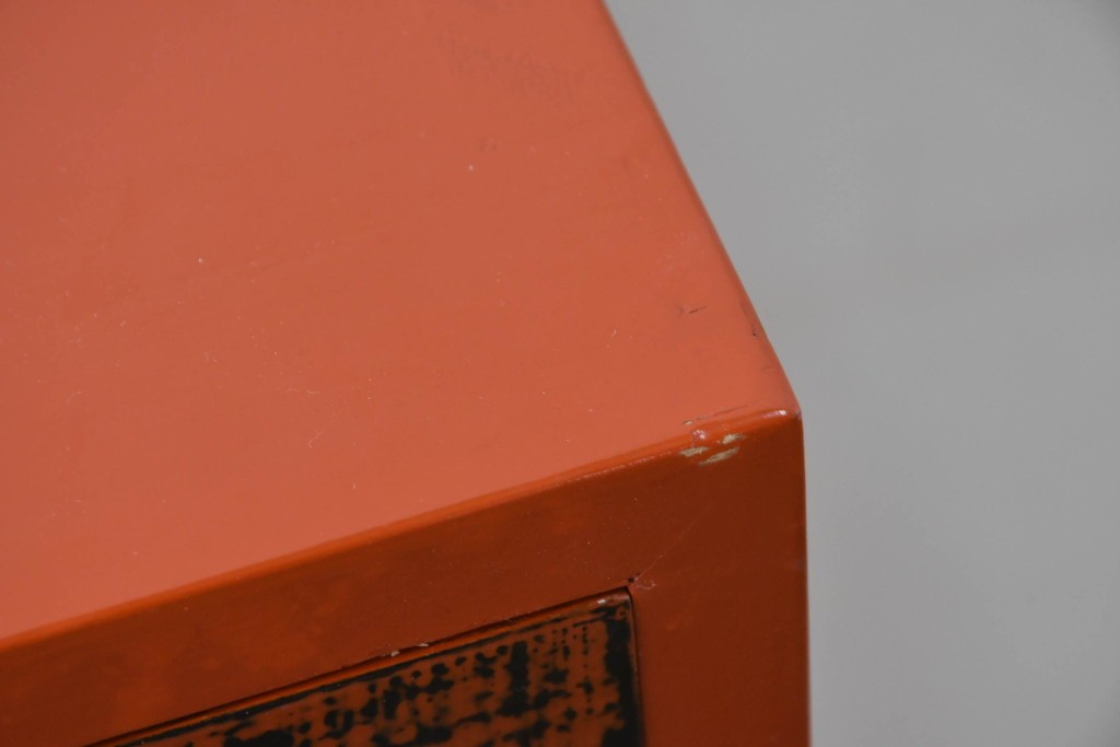 中古　美品　加茂桐箪笥　総漆塗り(朱塗り・根来風漆塗り)の雅な衣装箪笥　定価約150万円　(R-087242)