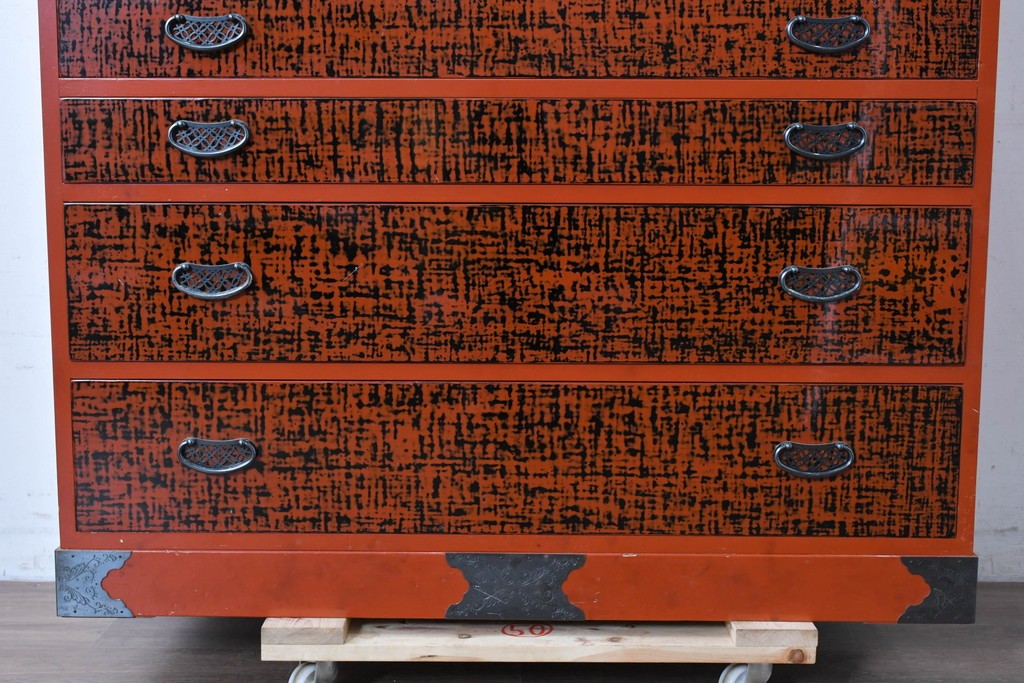 中古　美品　加茂桐箪笥　総漆塗り(朱塗り・根来風漆塗り)の雅な衣装箪笥　定価約150万円　(R-087242)