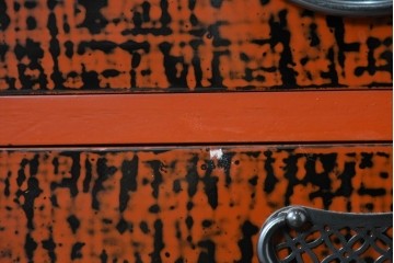 中古　美品　加茂桐箪笥　総漆塗り(朱塗り・根来風漆塗り)の雅な衣装箪笥　定価約150万円　(R-087242)