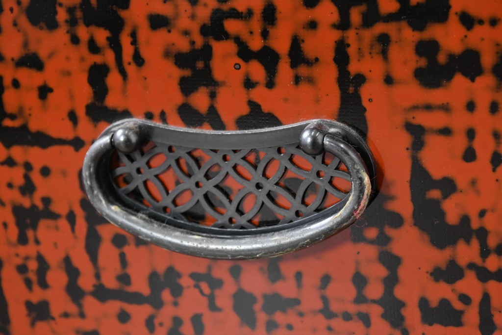 中古　美品　加茂桐箪笥　総漆塗り(朱塗り・根来風漆塗り)の雅な衣装箪笥　定価約150万円　(R-087242)