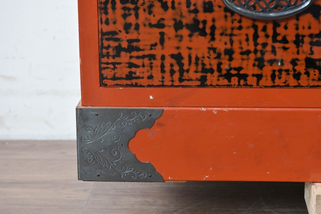 中古　美品　加茂桐箪笥　総漆塗り(朱塗り・根来風漆塗り)の雅な衣装箪笥　定価約150万円　(R-087242)